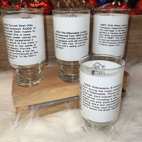 Set of 4 Oldsmobile footed drinking glasses - Picture 2 of 9